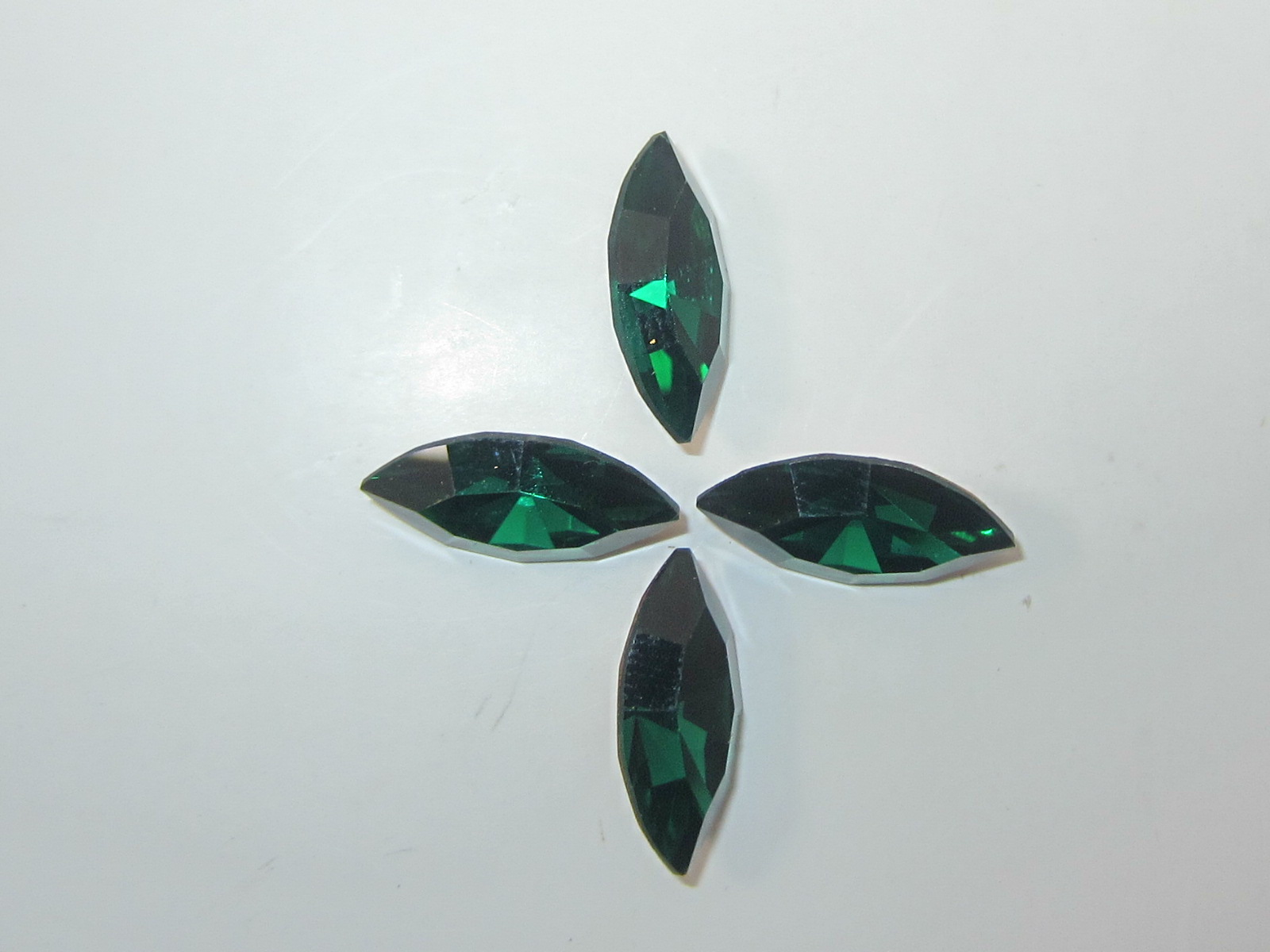 15x7mm NAVETTE 6pcs. EMERALD POINTED BACK European Rhinestones